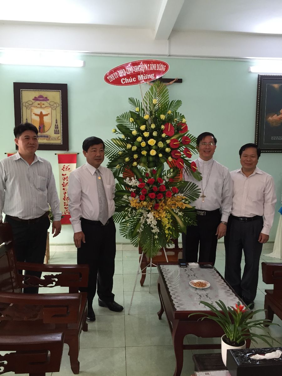 Binh Duong provincial leader meets with Bishop of Phu Cuong diocese